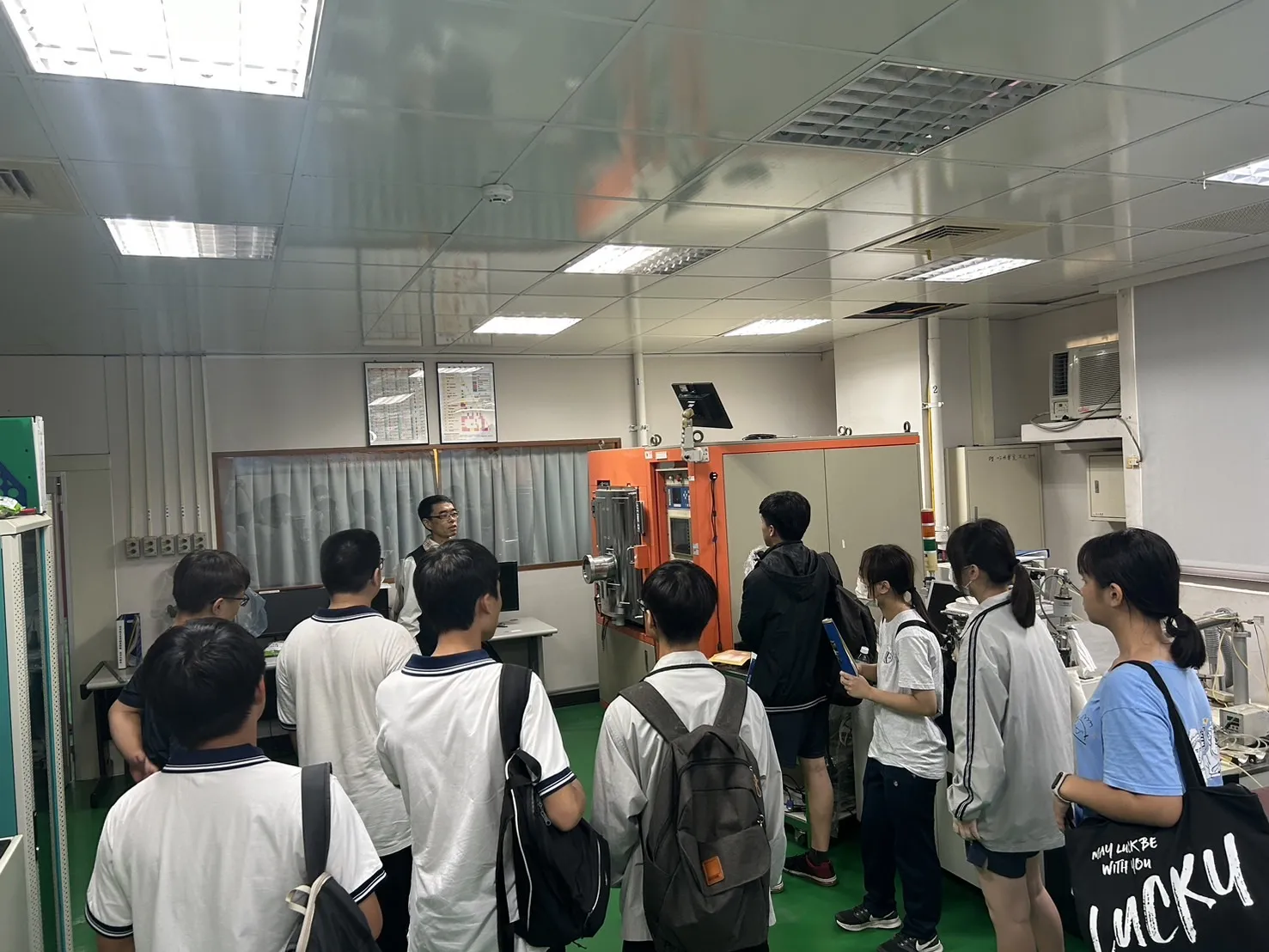 奠定數理能力、培養基礎知識、精進專業技能、加強人文素養、提升外語能力